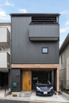 敷地17坪・建坪9坪の3階建ての狭小住宅[本体価格2,030万円]の外観写真